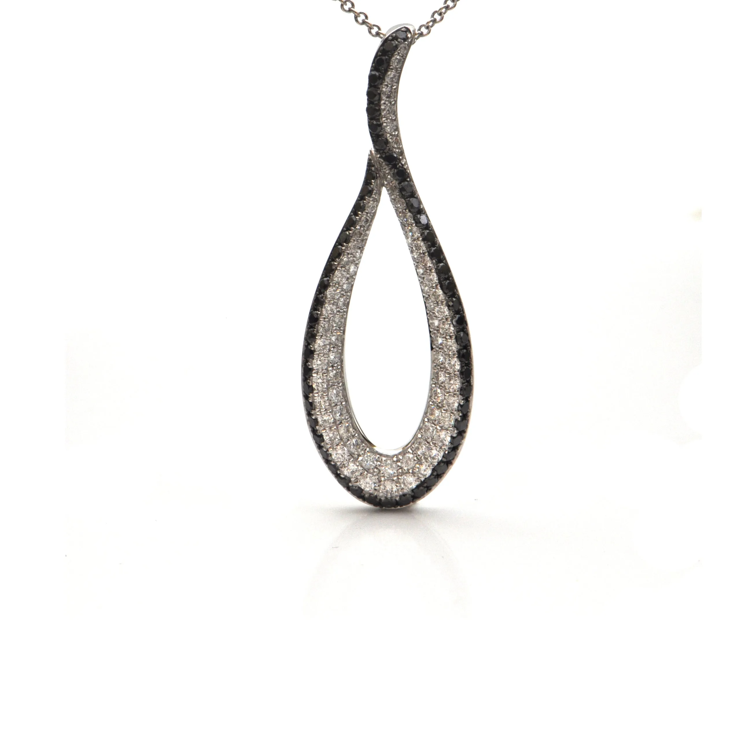 0.96 ct White and Black diamond pendant in 18k - Simon G