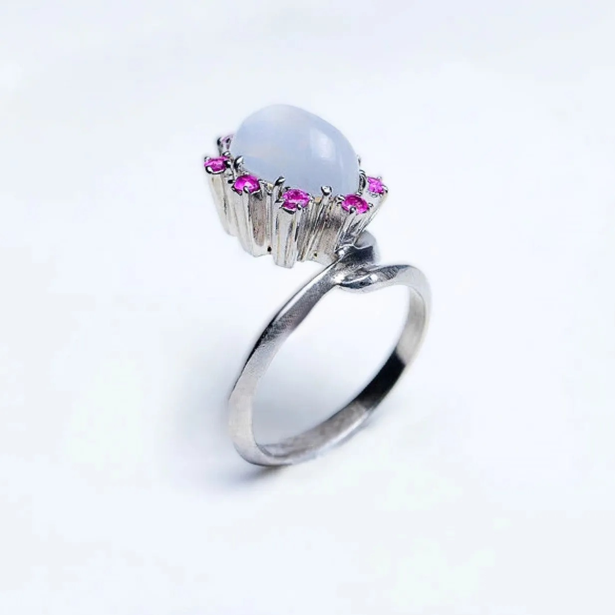 2ct Moonstone Surrounded by 8 Pink Ruby Silver Cocktail Ring