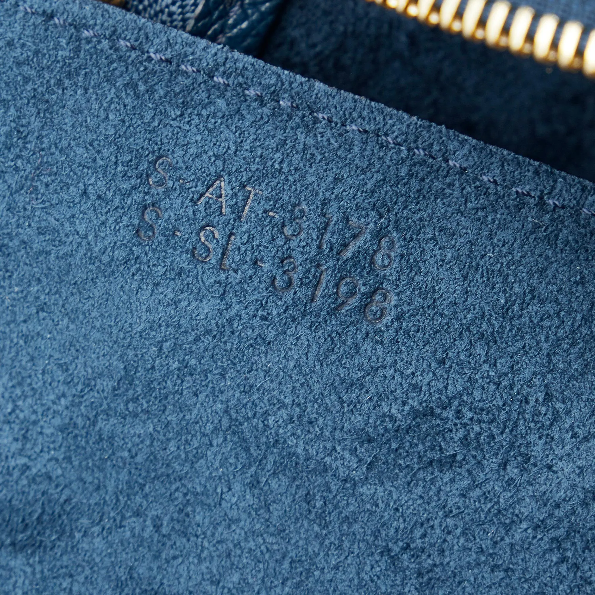Celine Mini Belt Bag (SHG-Ksntcn)
