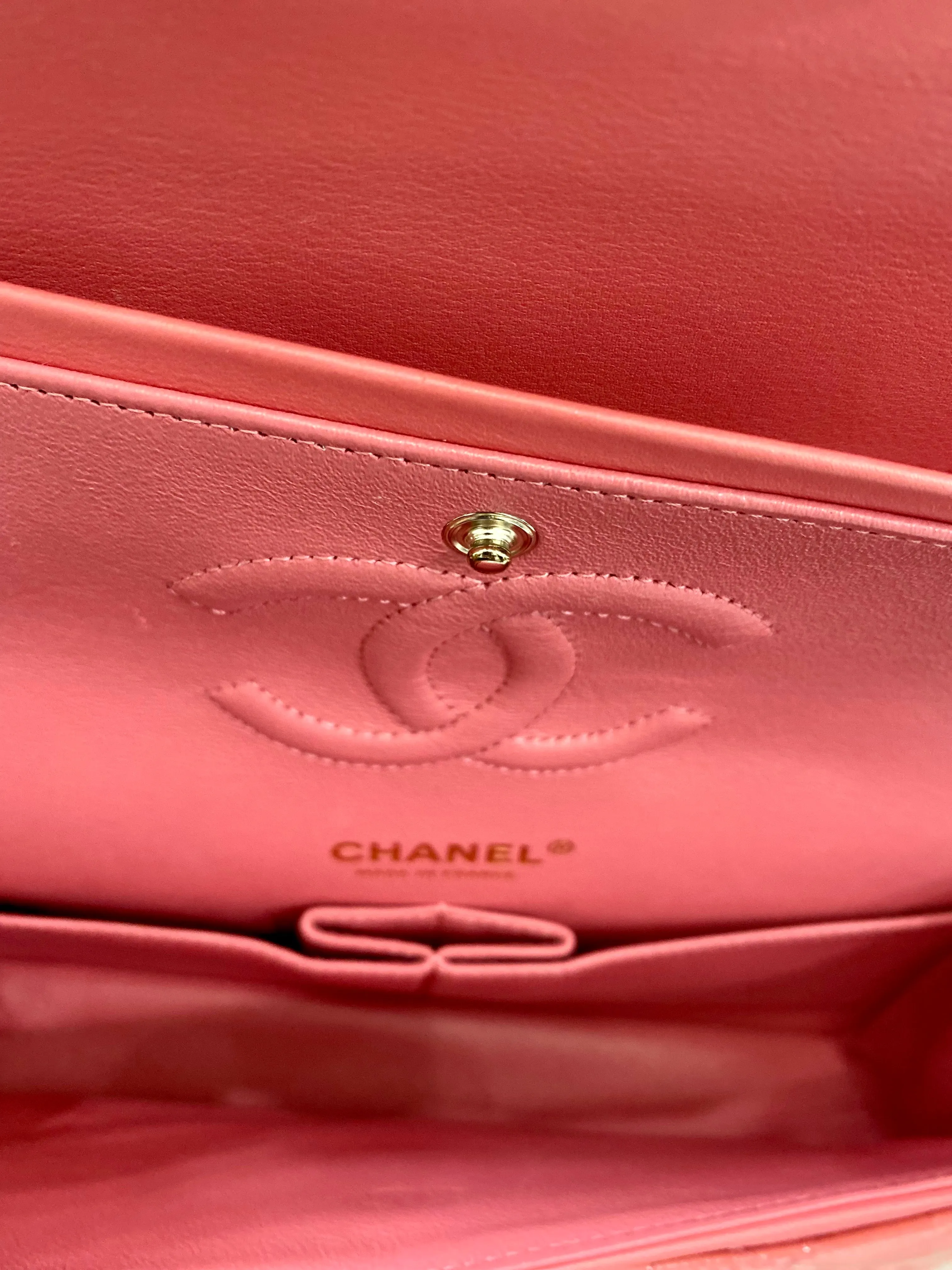 CHANEL CLASSIC MEDIUM DOUBLE FLAP SHOULDER BAG