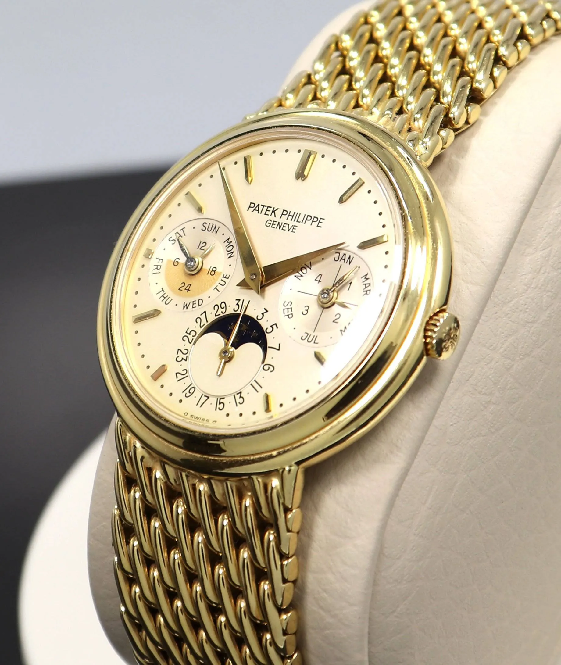 Patek Philippe Perpetual Calendar 3945/1J Vintage 18K Yellow Gold Silver Dial Automatic