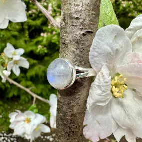 Rainbow Moonstone Crystal Ring, Amazing Flash - 925 Sterling Silver, Beautiful and Authentic, Size 9, R601