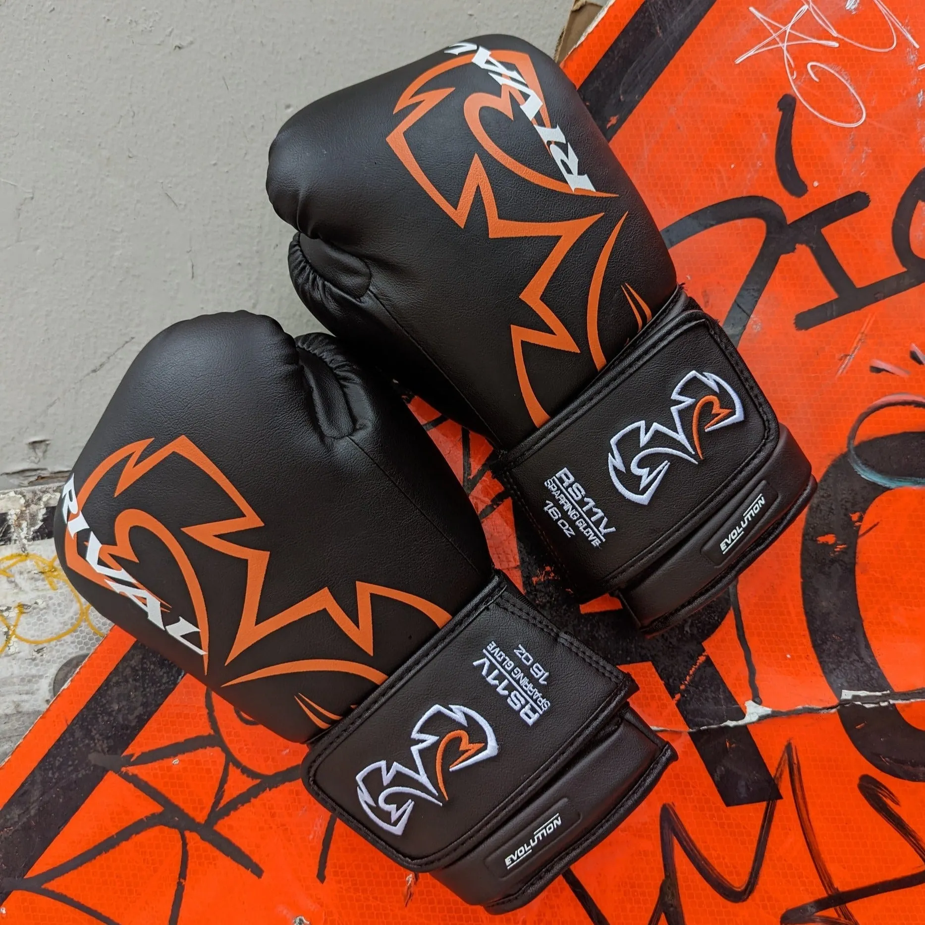 RIVAL GLOVES RS11V BOXING HOOK AND LOOP BLACK/ORANGE