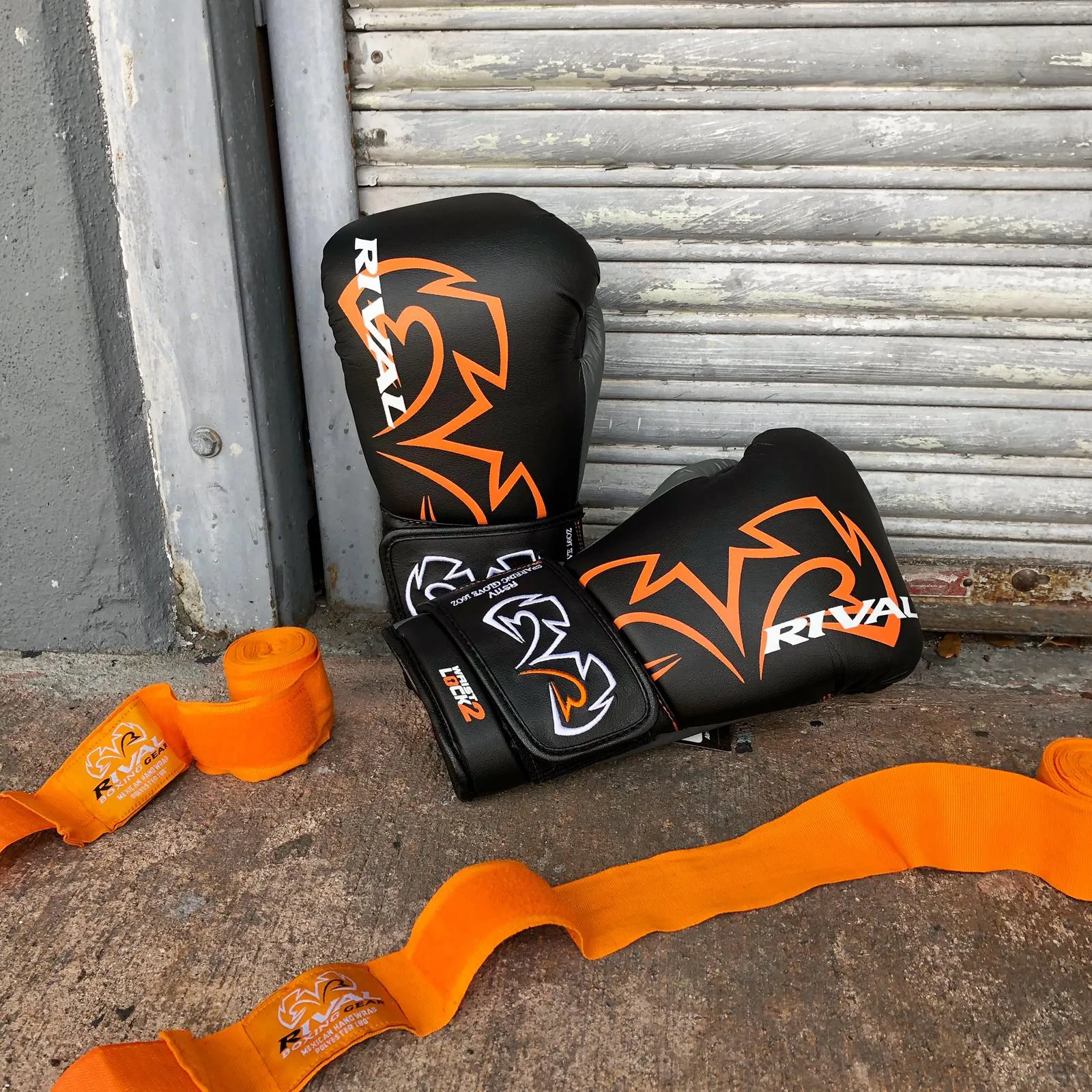 RIVAL GLOVES RS11V BOXING HOOK AND LOOP BLACK/ORANGE