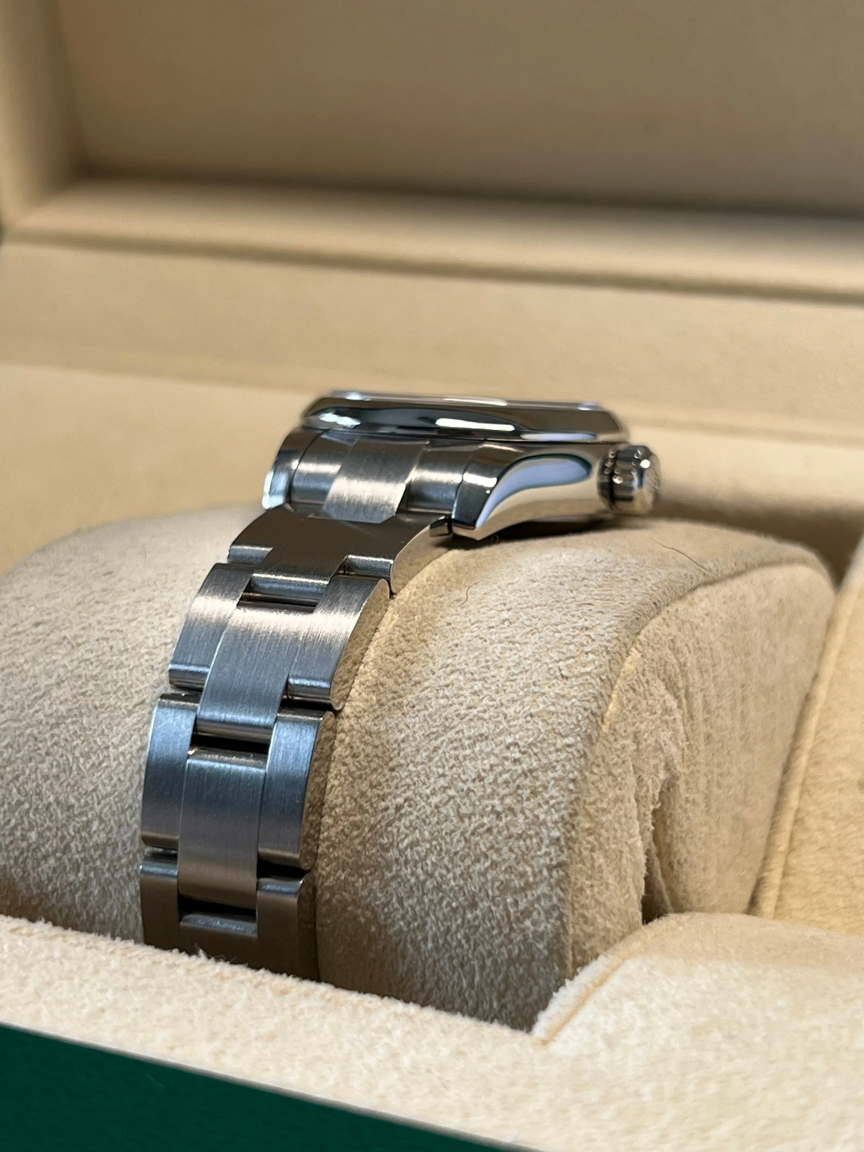 Rolex - Pre-owned Oyster Perpetual 26mm Silver Dial 176200