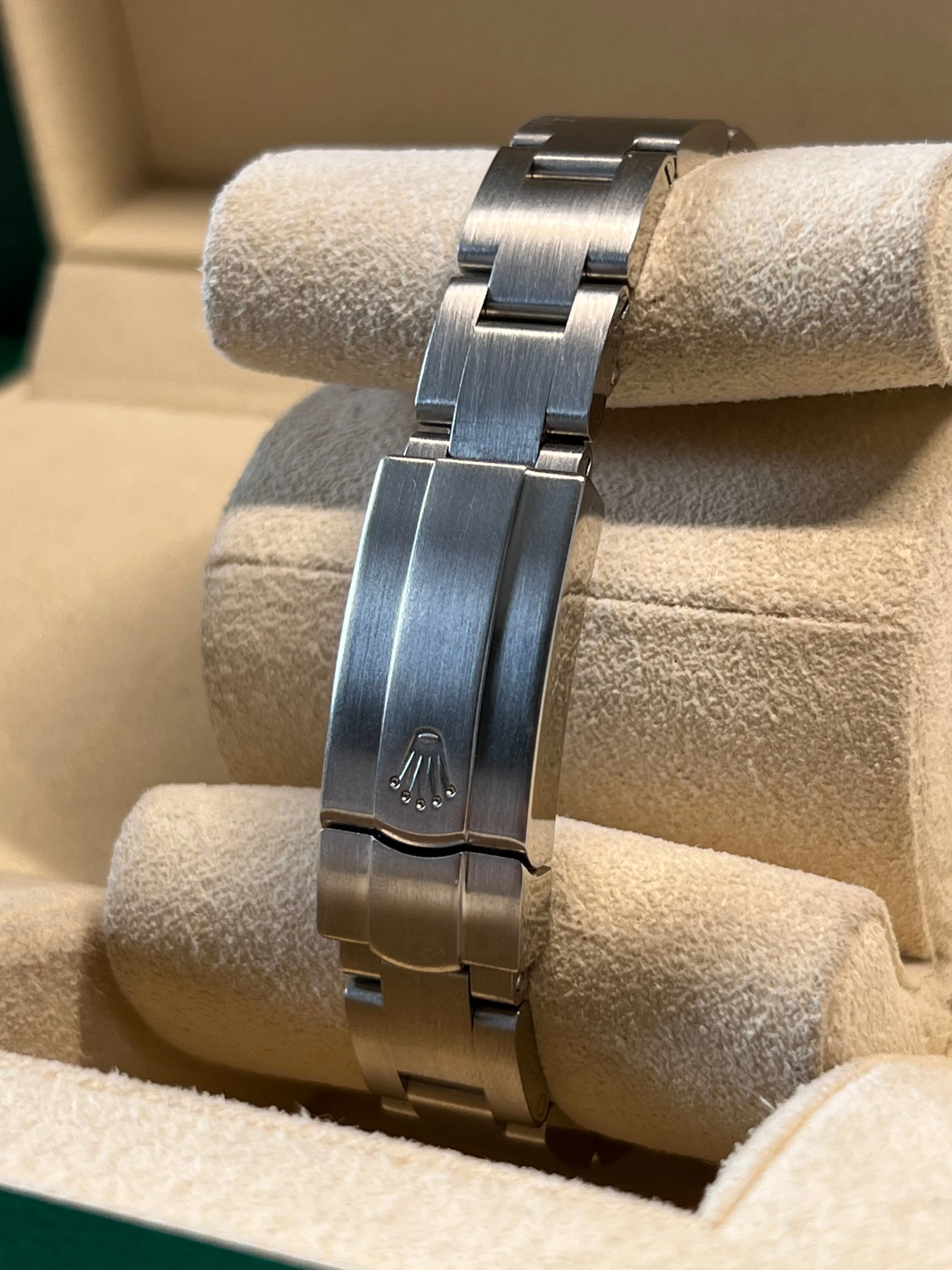Rolex - Pre-owned Oyster Perpetual 26mm Silver Dial 176200