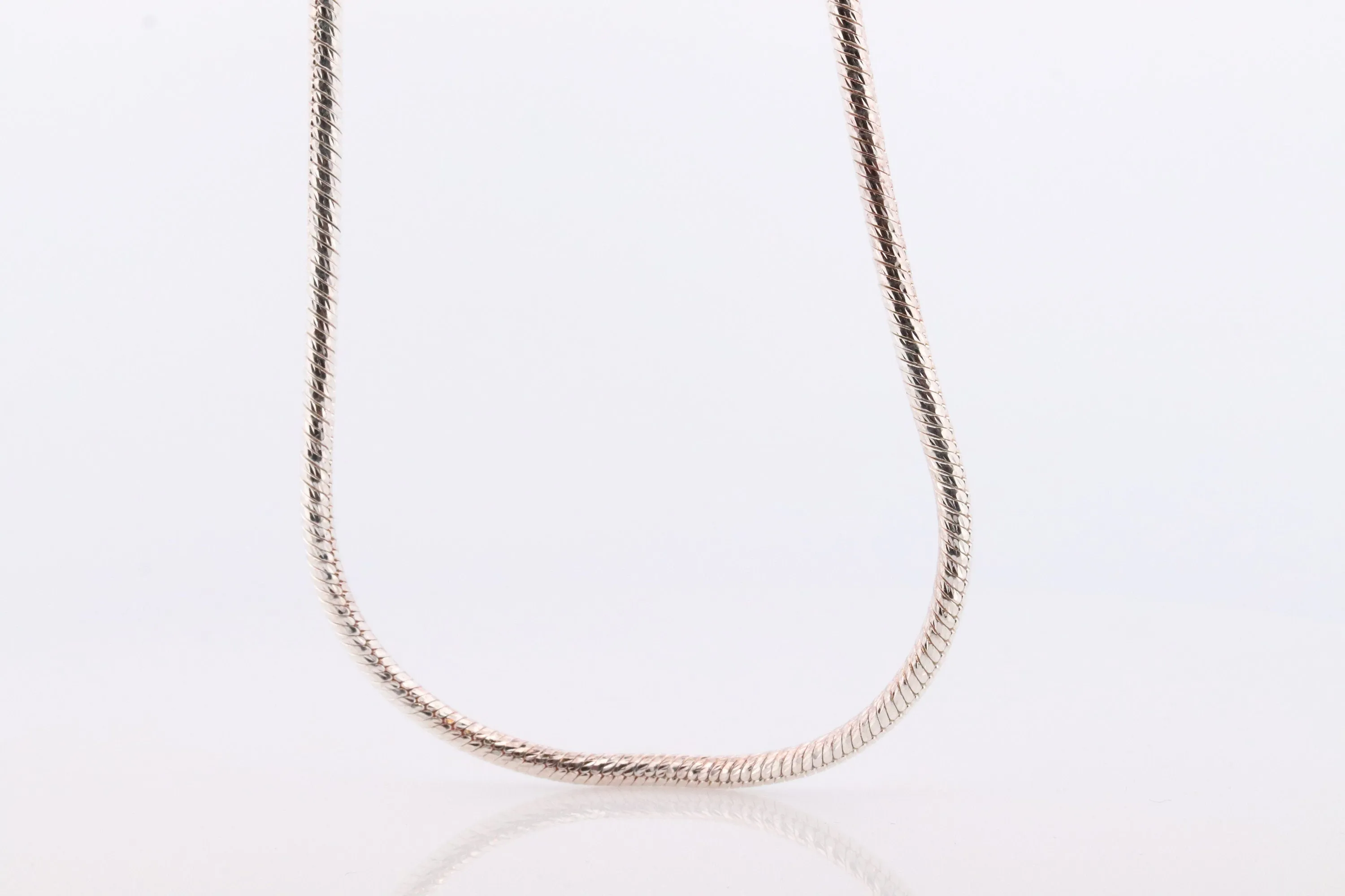 Sterling Silver Omega Snake Necklace. 925 Round Omega Snake Chain Heavy 45g 3mm width and 32in length