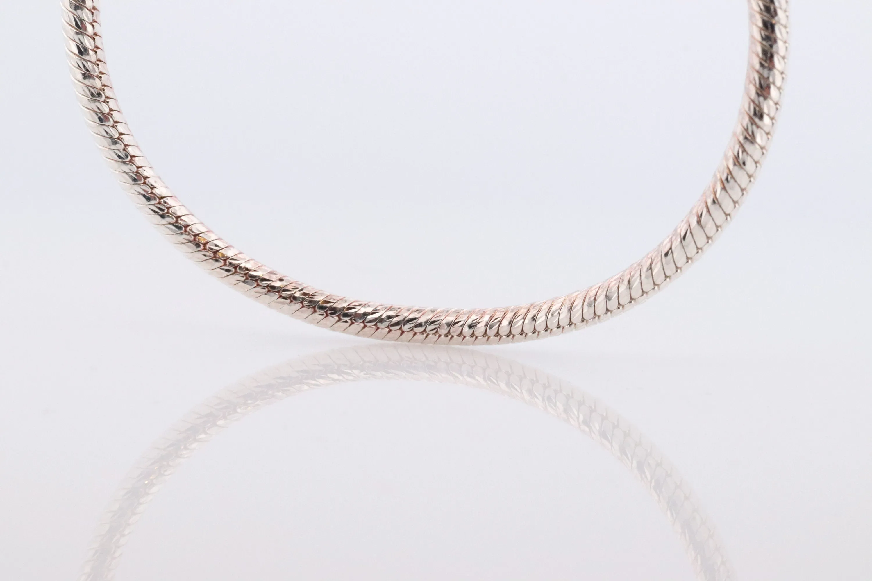 Sterling Silver Omega Snake Necklace. 925 Round Omega Snake Chain Heavy 45g 3mm width and 32in length