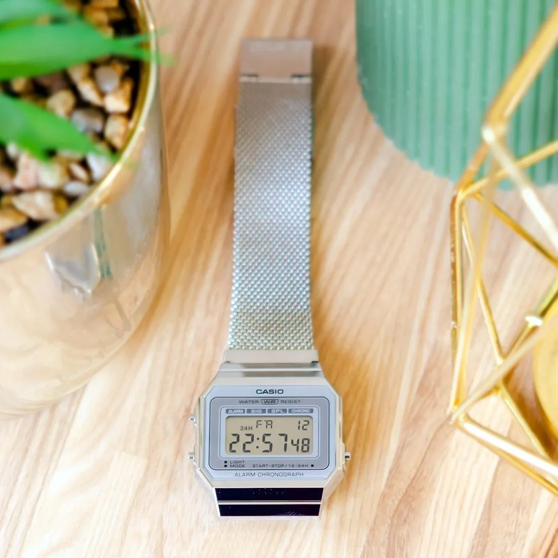 WW1941 Casio Vintage Super Slim Digital Silver Mesh Chain Watch A700WM-7ADF